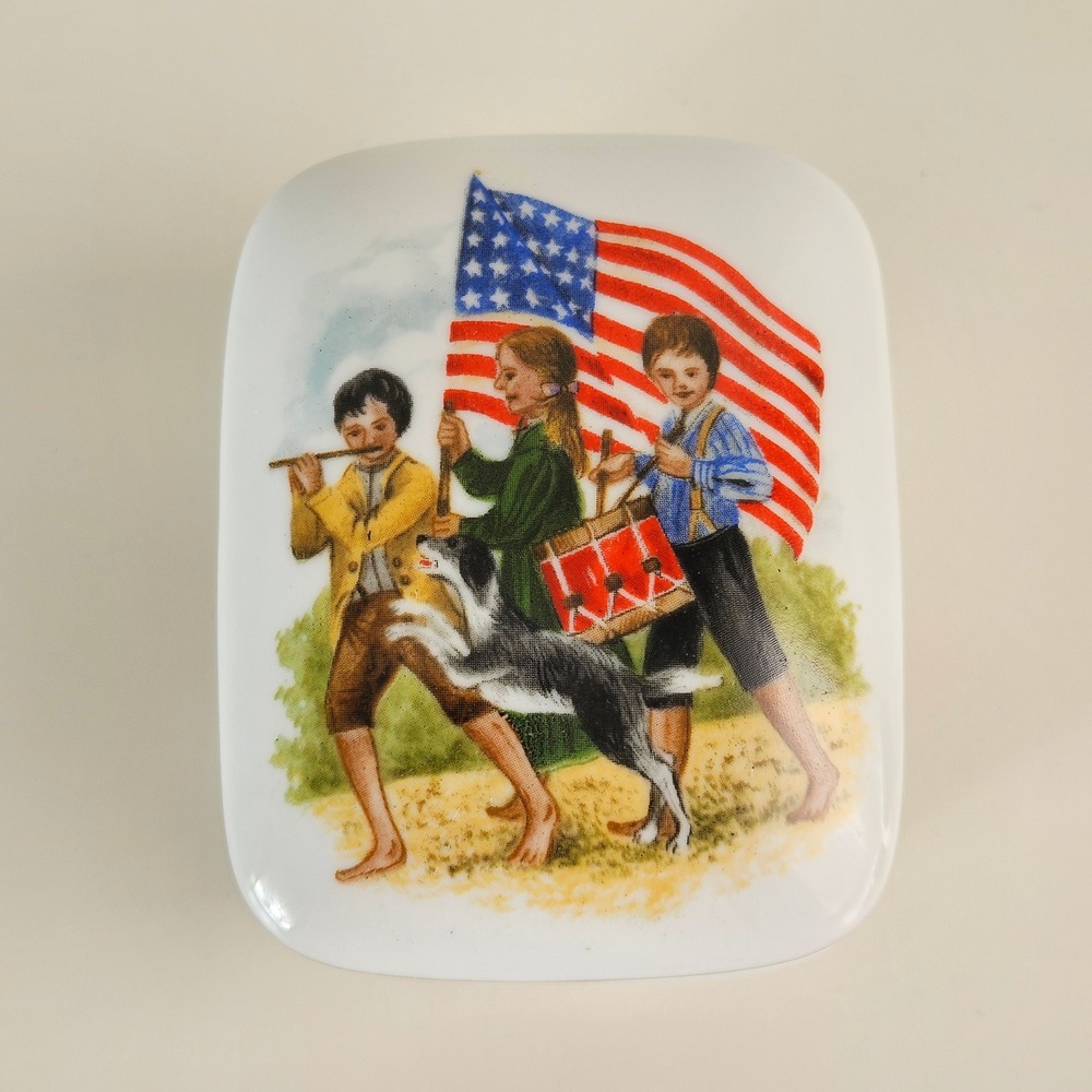 Royal Yarmouth Yankee Doodle Music Box 1986 Limited Edition Porcelain White Gold